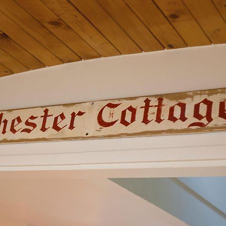 Chester Cottage Beachfront Oakura Екстериор снимка
