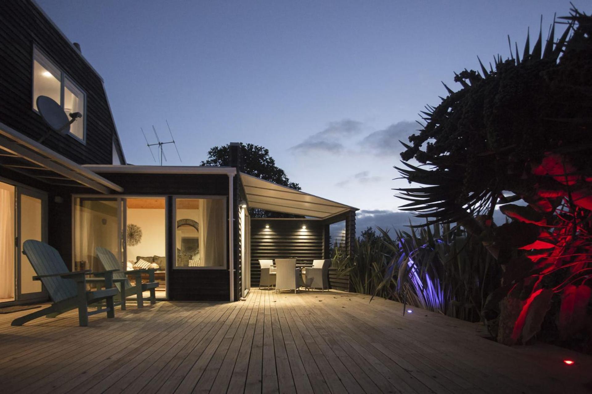 Chester Cottage Beachfront Oakura Екстериор снимка